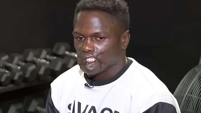 Снимка: На 6 едва не го убиха шимпанзета, а сега е шампион на тепиха 