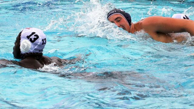 Снимка: Ватерполист се оплака от сексуален тормоз. Съотборници го налагали с камшик 