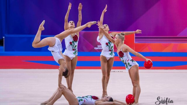 Снимка: Грешка прати ансамбъла под №12 в Баку