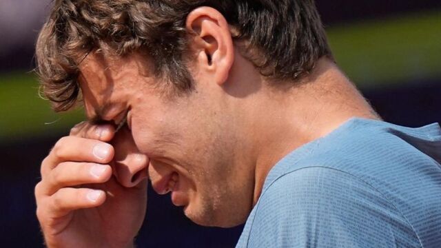 Снимка: Дете от тенис клуба му почина, той победи №3 в света и се разплака