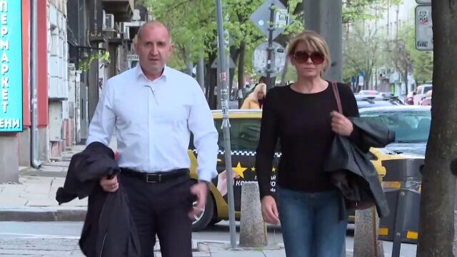 Снимка: Ройтерс: Изборите в България печели евроскептик и бивш военен пилот, който е против военната помощ за Украйна
