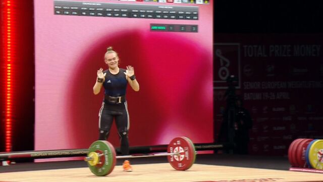 Снимка: Позволиха допълнителен опит на украинска щангистка (ВИДЕО)