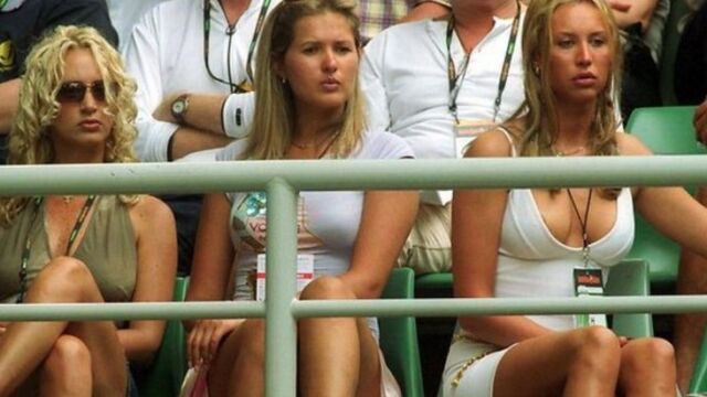 Снимка: Три блондинки бяха в ложата му, днес се скита из пустинята и прилича на бездомник!