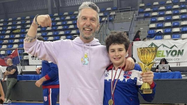 Снимка: Вместо музикална звезда като татко: Сава избра да играе баскетбол