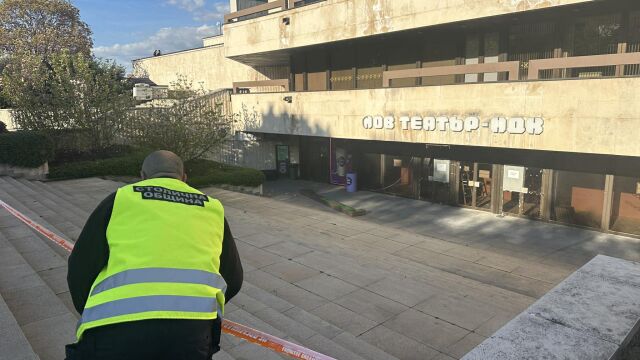 Падна парапет от сградата на НДК, пострадало е дете  (СНИМКИ)