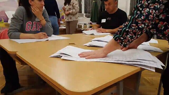 Отличници на изборите: Допълнително по 15 евро за членовете на СИК без грешки в протоколите 