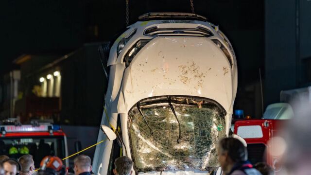 Снимка: Петима младежи паднаха с автомобил от 8 метра в река