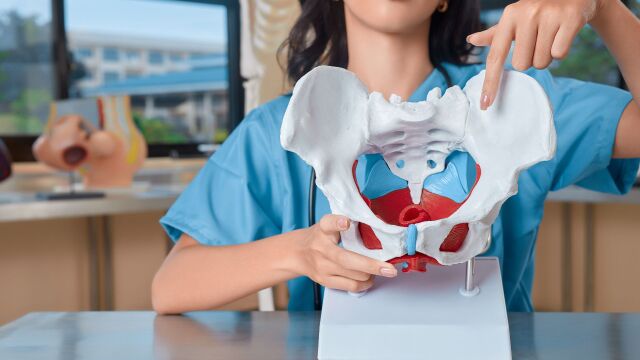 Снимка: 11 упражнения срещу болка и скованост в таза