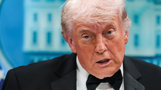 Тръмп с първи коментар след стрелбата: Помислих си, че изстрелите са всъщност паднал поднос 