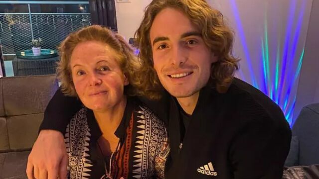 Снимка: Гаджета ли? Мама Юлия се грижи най-добре за Стефанос Циципас! (ВИДЕО)