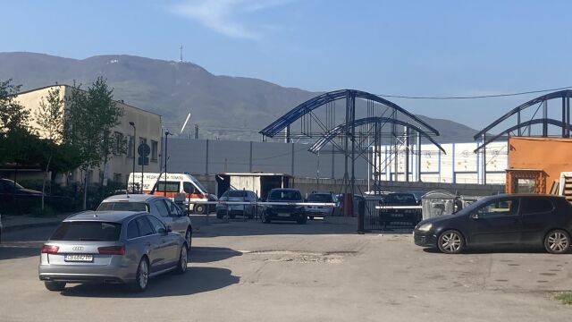 Искал 3000 евро и нови автобуси: Барикадиралият се в „Земляне“ служител бил на работа от ден