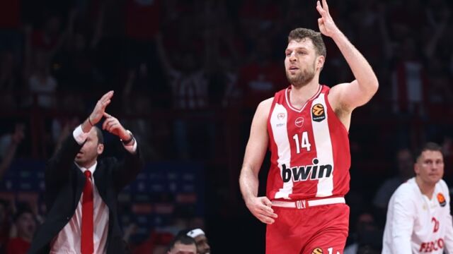 Снимка: Везенков скри топката на кошмара Монако