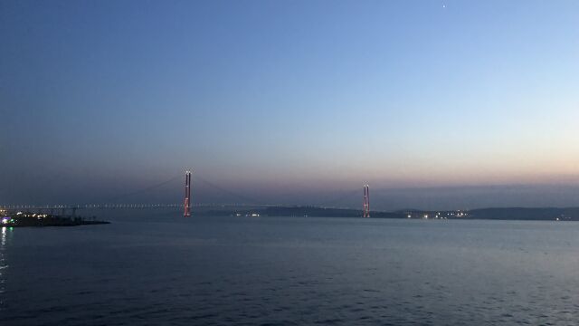 Затвориха Дарданелите и в двете посоки