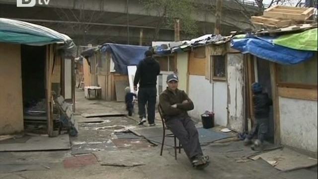 Снимка: В Румъния се завърна втора група роми от Франция 