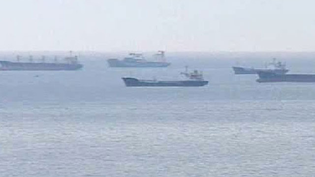 Снимка: Във Варна демонстрират спасителна акция при морски инцидент
