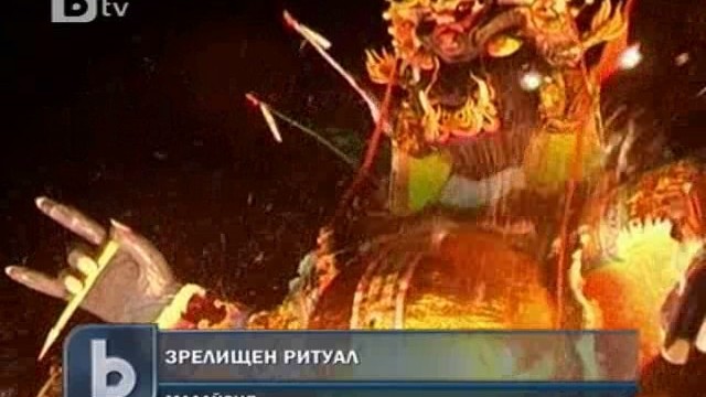 Снимка: Запалиха 11-метрова статуя на фестивал в Малайзия