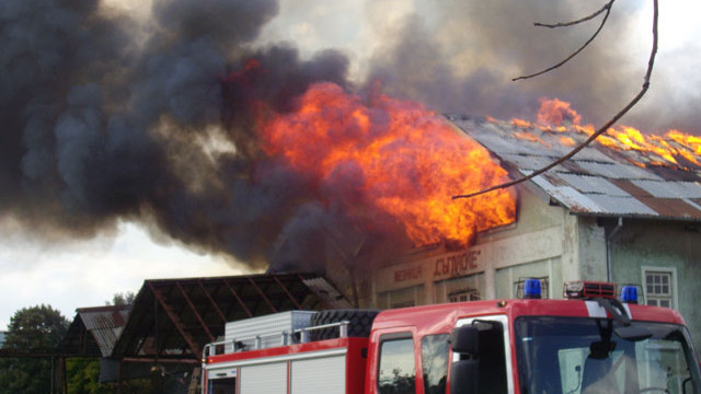 Снимка: Изгоря стара мелница в Шумен