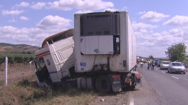 Снимка: Двама загинаха при катастрофа на пътя София-Бургас