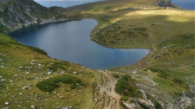 Снимка: Издирват туристи, къпали се на езерото Бъбрека в Рила