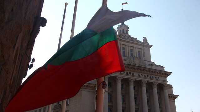 Снимка: Ден на национален траур в памет на загиналите в „Ораново”