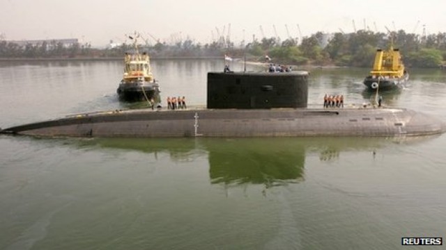 Снимка: Пожар на подводница в Мумбай блокира на борда 18 души