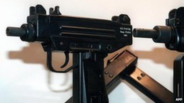 Снимка: Момиче на 9 г. застреля инструктора си по стрелба
