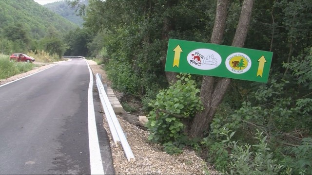 Снимка: Асфалтираха пътя до парка за танцуващи мечки в Белица 