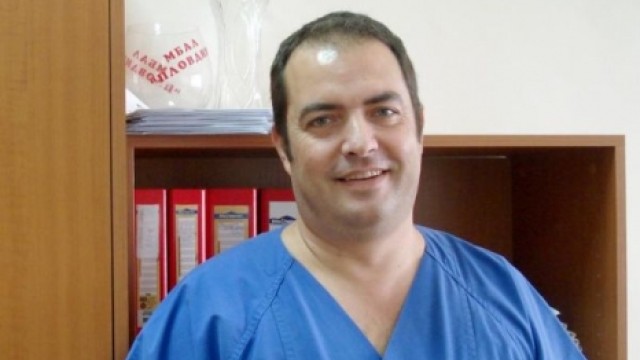 Снимка: Извадиха 13-килограмов тумор от бъбрек в МБАЛ-Пловдив