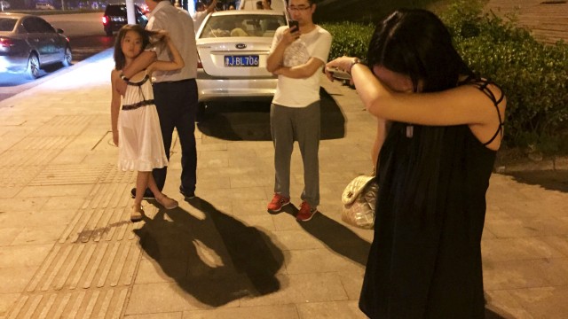 Снимка: Евакуират зоната на взрива в Тянцзин, заразена е с цианид