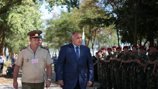Снимка: Приходите от горивни акцизи може да отидат за армията