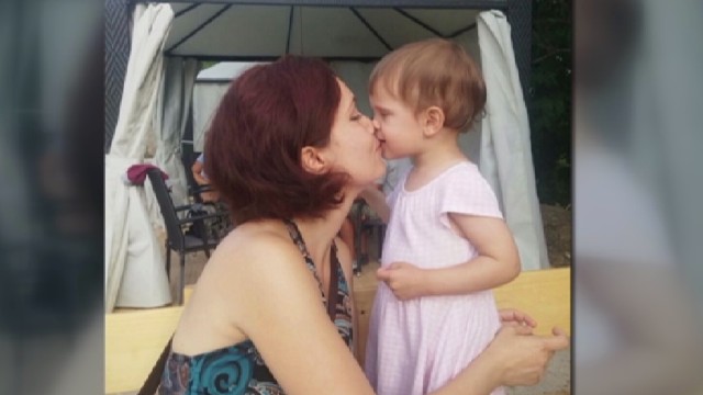 Снимка: Майката на отвлечената Ема: Разрешават ми да говоря с нея само по пет минути на ден