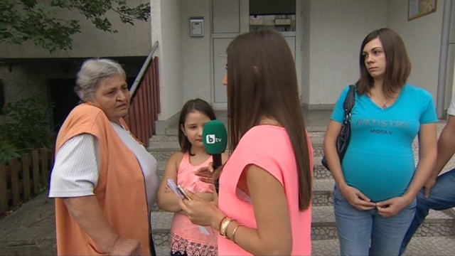 Снимка: Съседи се опитват да помогнат на две психичноболни сестри