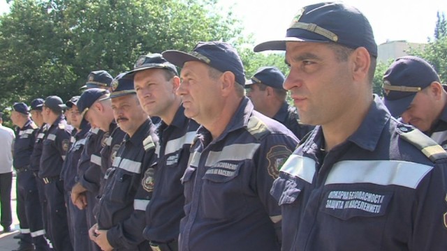 Снимка: Пожарникарите, помагали след бедствието в Македония, се завърнаха у нас