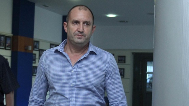 Снимка: Генералската нишка на предстоящия президентски вот все повече се заплита (ОБЗОР)