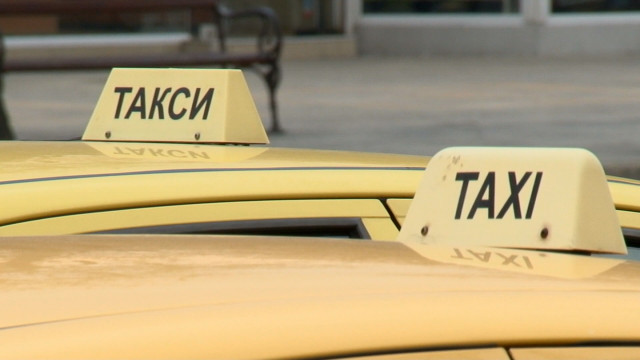 Снимка: Габрово: Таксиметров автомобил падна в р. Янтра, пострадало е дете