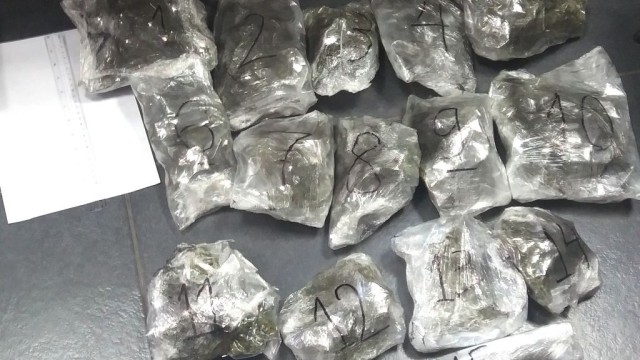 Снимка: Семейство с две деца опита да внесе контрабандно близо 3 кг марихуана