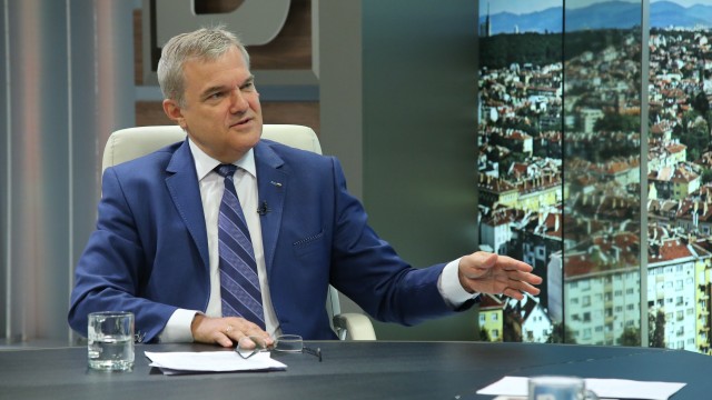 Снимка: Румен Петков: Корнелия Нинова показа на Националния съвет, че решава еднолично