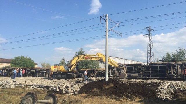 Снимка: Седем вагона с въглища дерайлираха между гарите Костинброд и Петърч 
