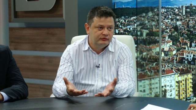 Снимка: Български журналист с антикорупционна награда от Държавния департамент