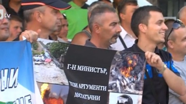 Снимка: МВР протест и в Бургас, никой началник не слезе при недоволните