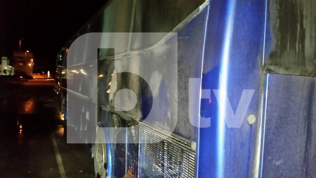Снимка: Автобус с пътници се запали във Враца