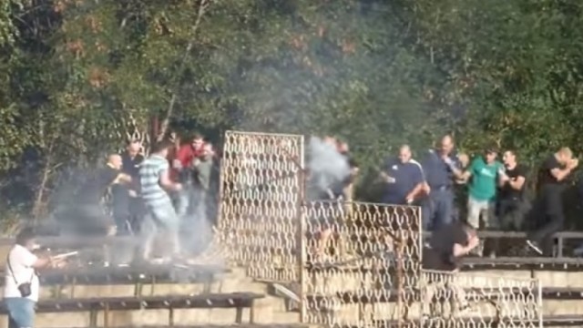 Снимка: Меле на мач от Югозападната Трета лига (ВИДЕО)