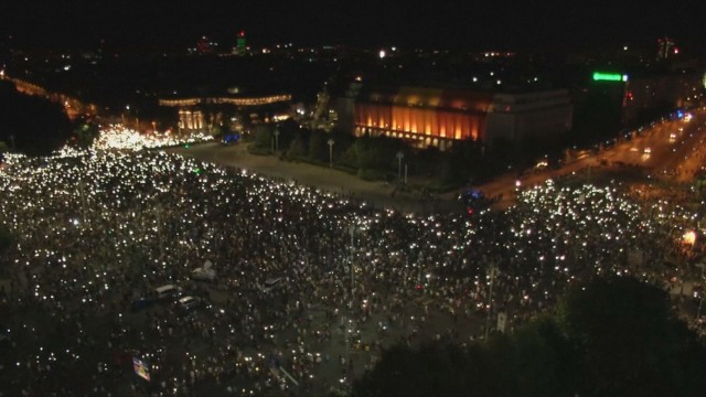 Снимка: Многохилядните антиправителствени  протести в Румъния продължават