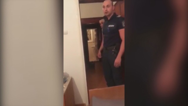 Снимка: След клип с вулгарно поведение на полицай към младежи: МВР проверява униформения