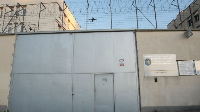 Снимка: Девет заразени с COVID-19 в Дома за временно настаняване на чужденци в Бусманци
