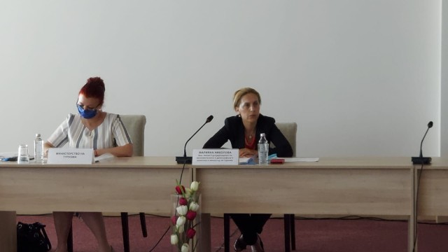 Снимка: Марияна Николова на спешна среща с представителите на германските туроператори