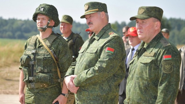 Снимка: Лукашенко: В Беларус се използват сценарии за „цветна революция“ с външен фактор