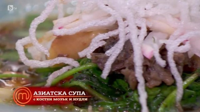 Ивайло, Николай и Елени се катерят нагоре