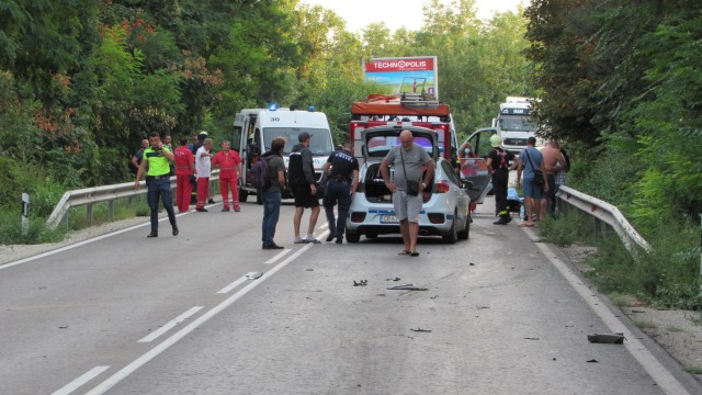 Снимка: Дете загина в тежка катастрофа на пътя Русе-Бяла