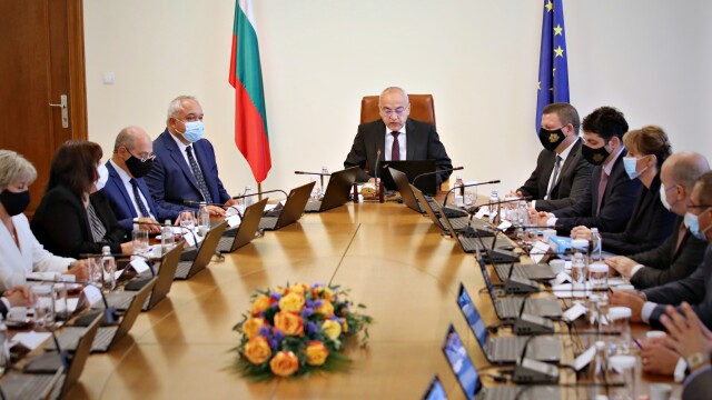 Снимка: Гълъб Донев разпредели ресорите на вицепремиерите